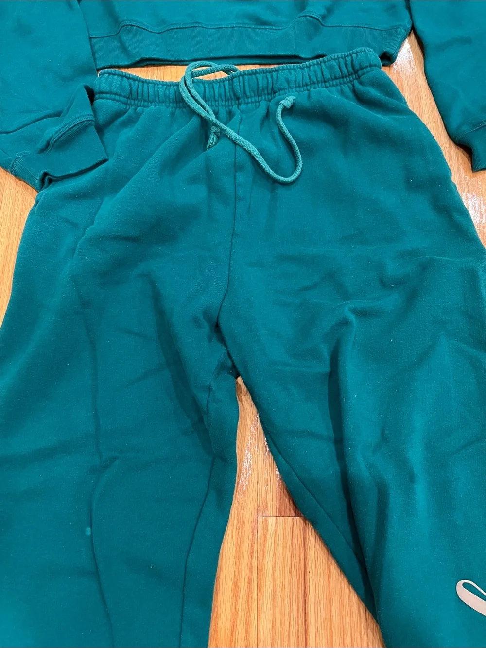 PINK Victoria's Secret Teal Cropped Hoodie and Jogger Set - Picture 6 of 9